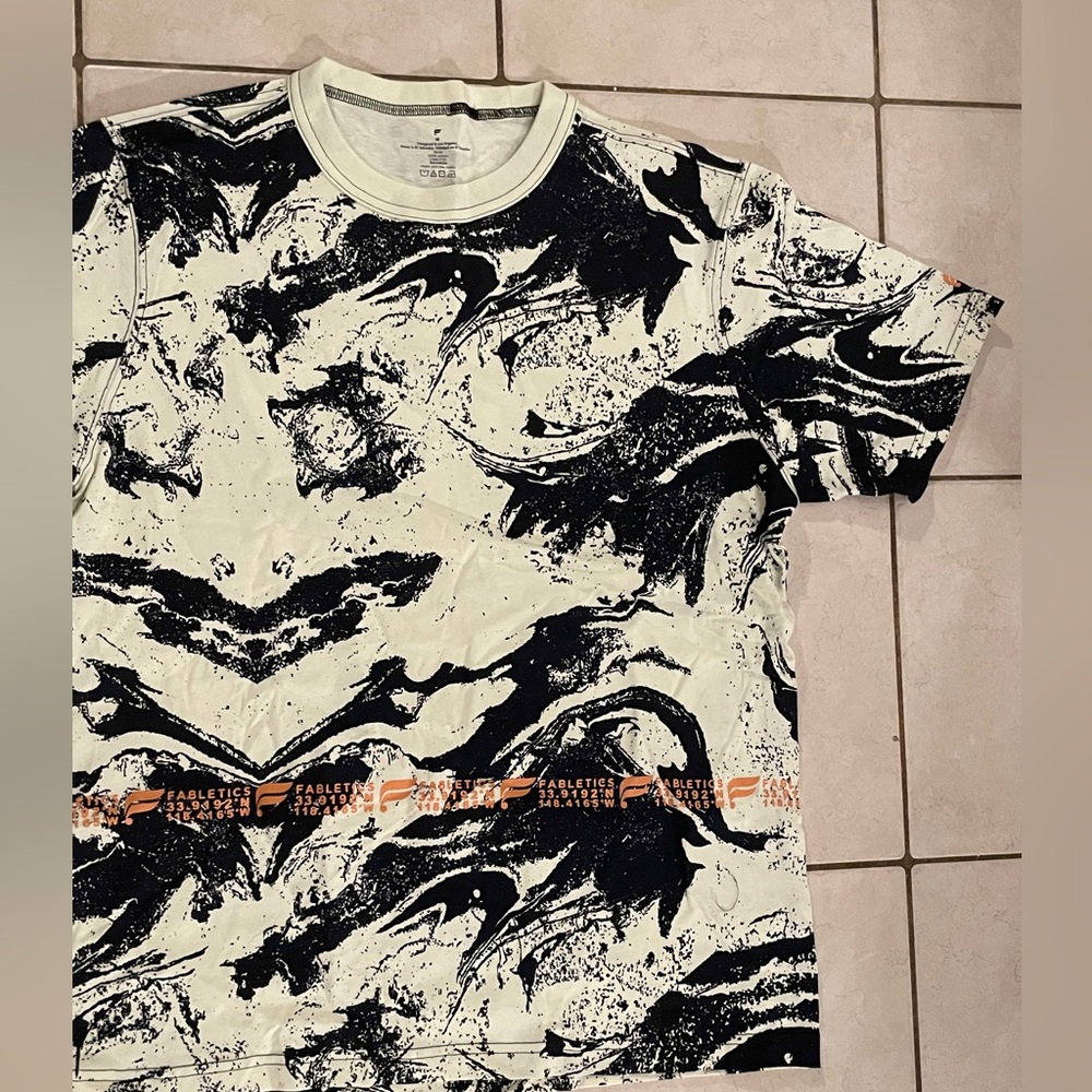Fabletics Men’s T-Shirt. Never Worn! Baggy Fit. medium. 100% Cotton